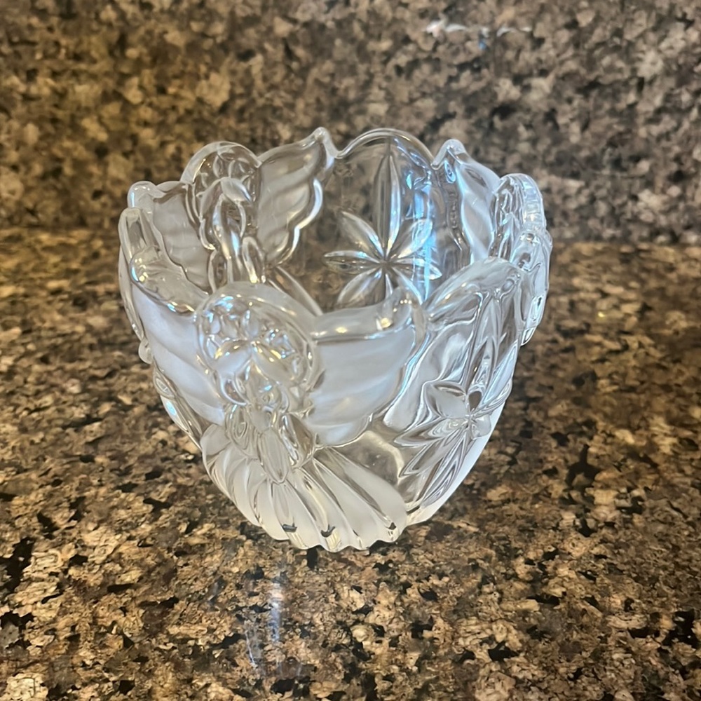 Detailed glass bowl